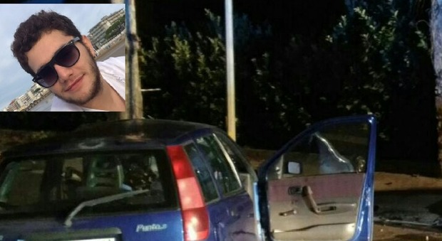 Schianto fra Peugeot e Punto nella notte: morto un diciottenne, gravissimo un amico
