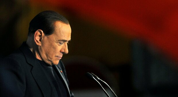 Morto Berlusconi, cos'è la leucemia mielomonocitica cronica: la malattia che ha stroncato il Cav