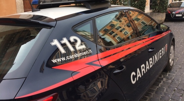 Roma, costringeva con la forza la fidanzata a salire in auto: fermato dai carabinieri