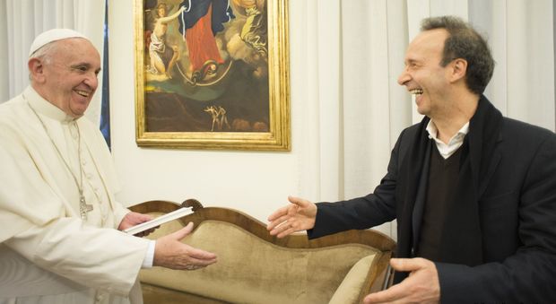 Benigni-show in Vaticano, il comico presenta il libro di Papa Francesco