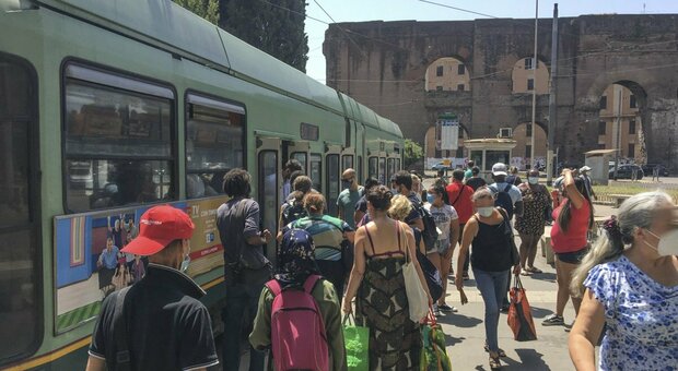 Tram di Roma, guasti e binari da sostituire: circola solo un mezzo su due