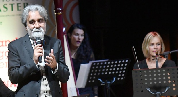 Sanremo 2022, il maestro Beppe Vessicchio positivo al Covid: al Festival non ci sarà
