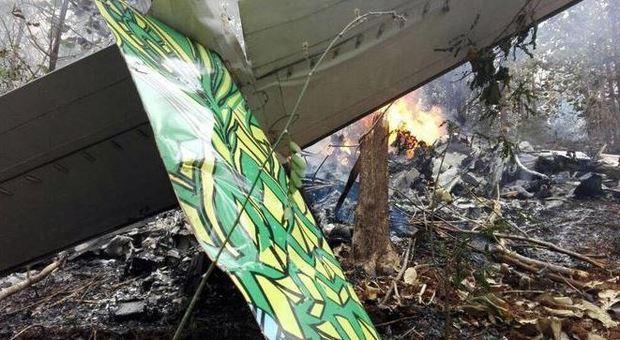 Precipita aereo della Nature Air: 12 morti Uno dei piloti parente dell'ex presidente