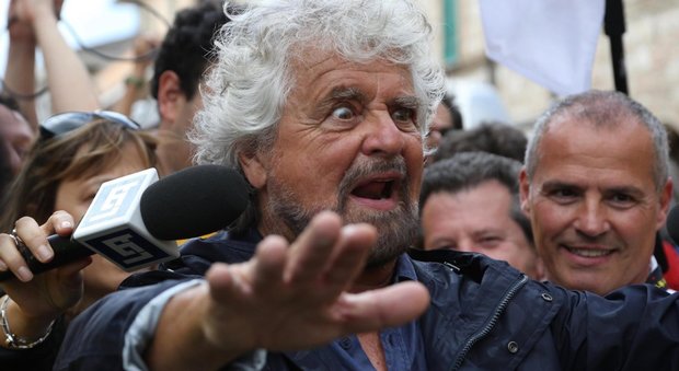 Grillo risponde ai dem: «I fascisti siete voi»