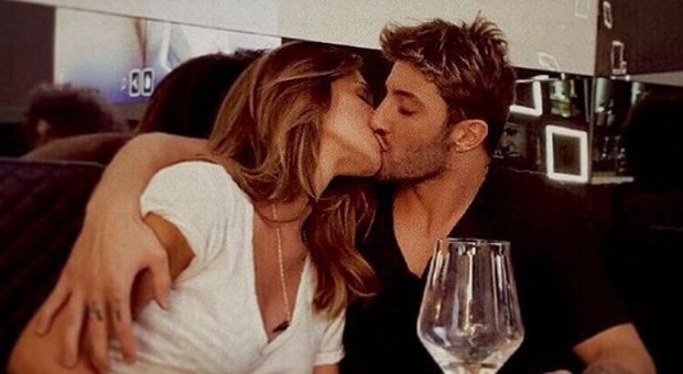 Bacio tra Belen Rodriguez e Andrea Iannone