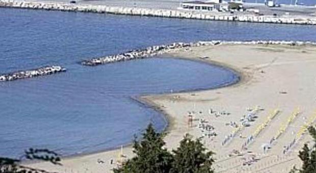 Pesaro, mare balneabile a Baia Flaminia Revocato il divieto sul tratto di 150 metri
