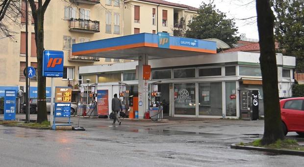 Benzina e gasolio alle stelle: sospetti e proteste. Il Ministero promette verifiche