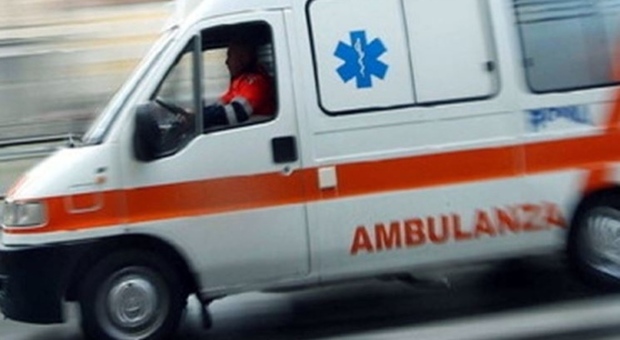 Empoli, ruba l'ambulanza e imbocca l'autostrada per raggiungere Roma