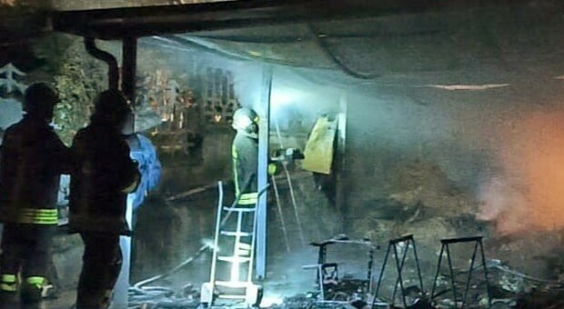 Terni, Incendio nella notte: Gravi danni in un appartamento a Collescipoli