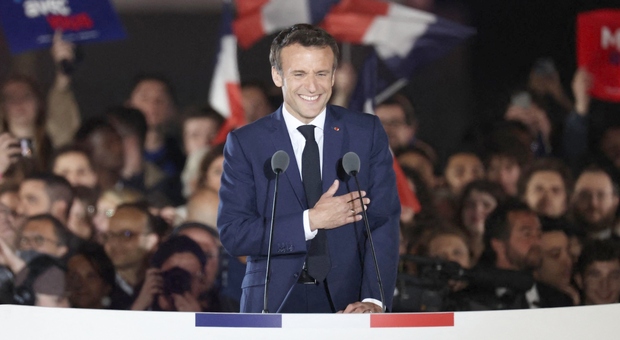 Macron rieletto all'Eliseo: «Nuova era, risponderò alla rabbia del Paese»