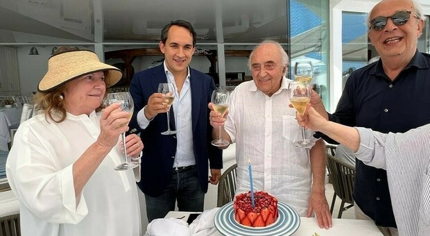 Ferlaino compie 91 anni, torta e candeline al Quisisana