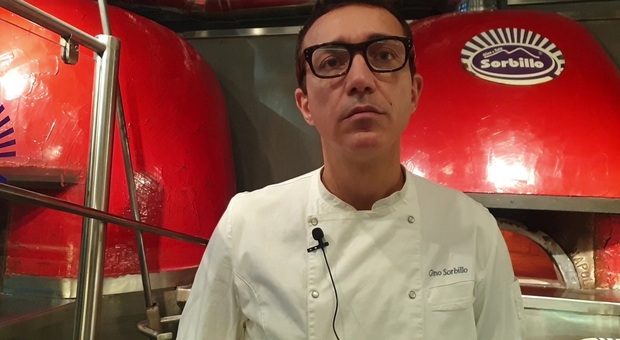Pizzerie della Campania, tre galletti a Gino Sorbillo: «Premiato il legame profondo con il quartiere e le mie origini»