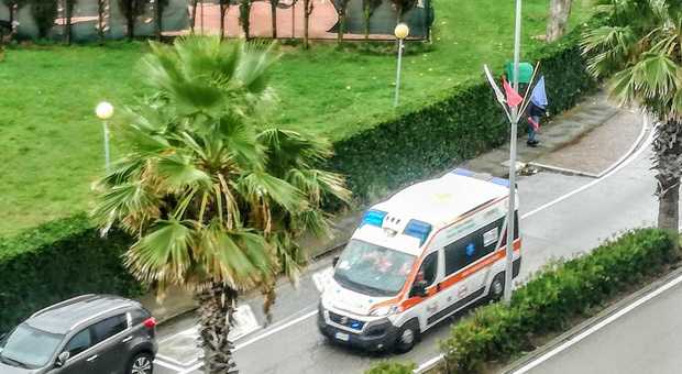 Porto Sant'Elpidio, infortunio sul lavoro, resta schiacciato da due quintali di cartongesso: operaio all'ospedale