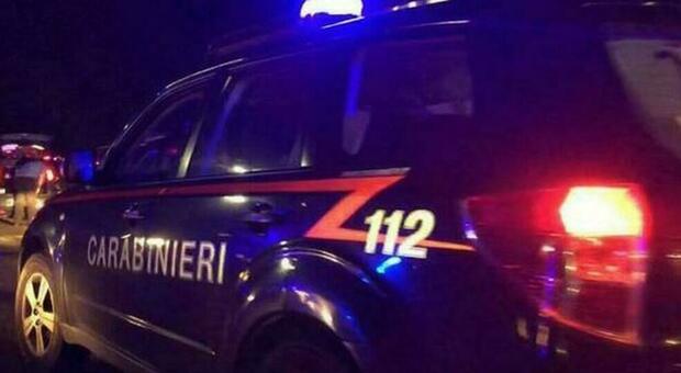 Roma, si barrica in casa e minaccia di uccidere i figli: 43enne arrestato