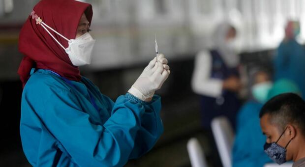 Positivi al Covid 350 medici vaccinati con il cinese Sinovac