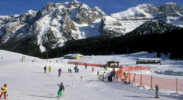 Coronavirus, la settimana bianca in Trentino finisce in procura: 115 turisti-sciatori nei guai