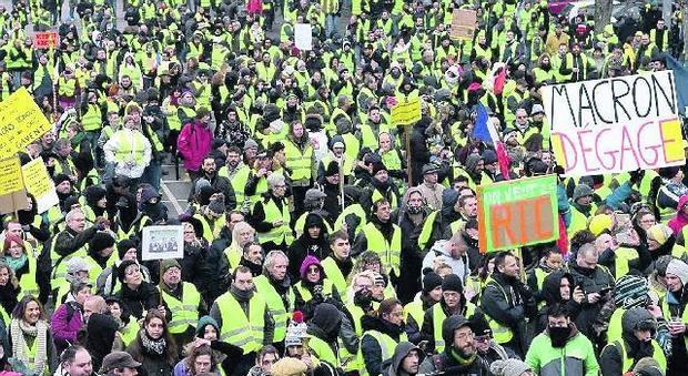 Parigi, per i gilet gialli il sabato della maturità «Dateci il referendum» `