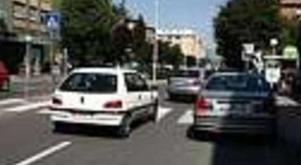 Bus Cotral in panne a viale Matteucci il traffico in città finisce in tilt