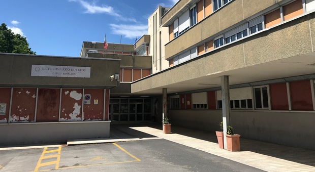 Il liceo classico Rinaldini riapre dopo la sanificazione