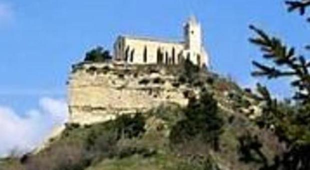 Santa Maria della Rocca a rischio di crollo
