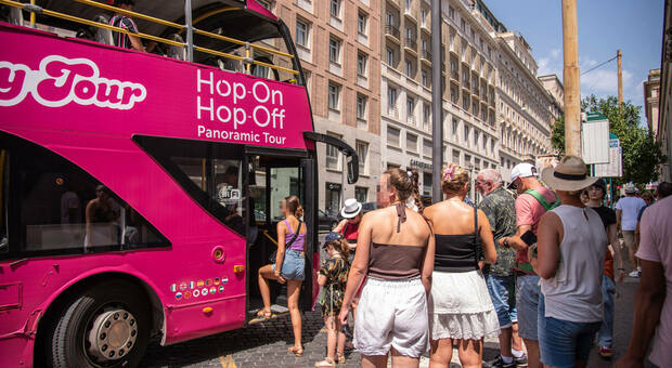 File di turisti per il tour sull’ Hop-On Hop-Off Chiara Pellegrini/Ag.Toiati