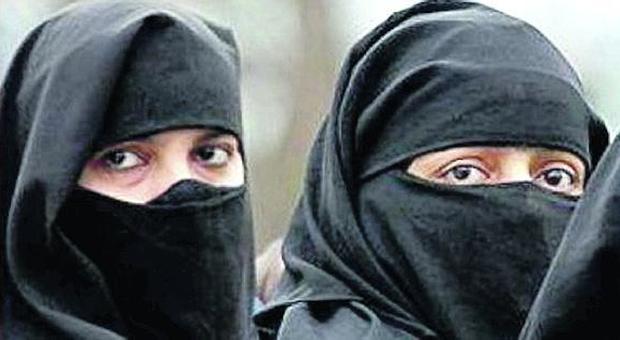Il niqab punito spopola su internet