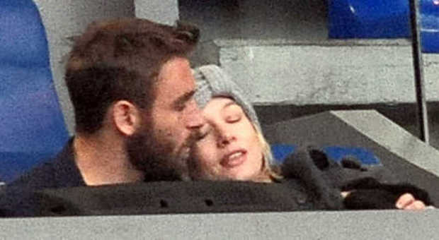 Daniele De Rossi e Sarah Felberbaum col pancino: coppietta innamorata allo Stadio Olimpico