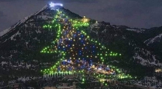 Le Frecce Tricolori accendono l'albero di Natale più grande del mondo