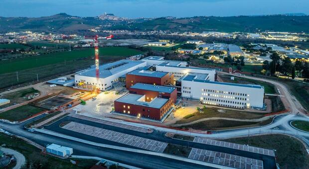 Il nuovo ospedale di Fermo in corso di realizzazione a Campiglione. La struttura è in via di completamento