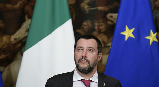 Scontro Italia-Francia, Salvini: «Parigi è tra chi sottrae ricchezza all'Africa»