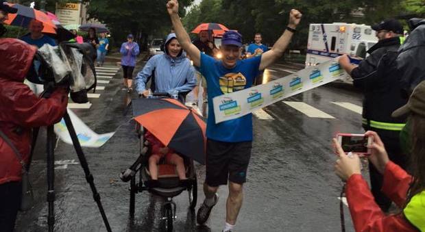 Bill Hughes, colpito da infarto conclude la maratona 50 giorni dopo (Facebook)