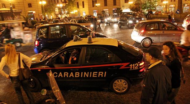 Napoli, piazza di spaccio al Vomero: arrestato il pusher, denunciato il tossico