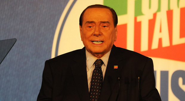 Silvio Berlusconi morto, i meme e «Quella volta che il Cavaliere...». Ecco alcuni momenti iconici dell'ex premier