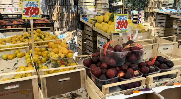 Frutta e verdura super scontata al mercatino di Fuorigrotta