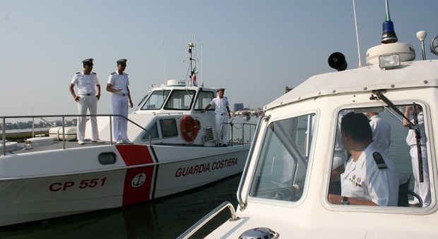 Diportisti in balia del mare: guardia costiera salva 5 bimbi in 2 barche