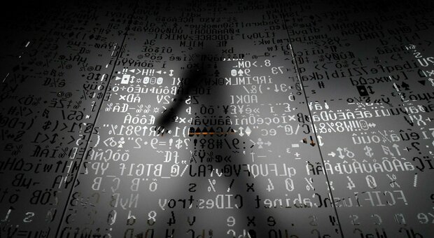 Ucraina, come combattono i soldati hacker contro i russi: sono oltre 300.000 i pirati digitali in azione