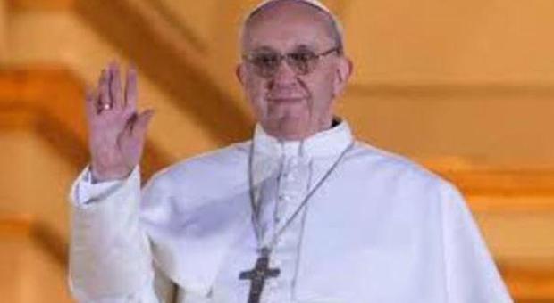 Il Papa preoccupato per i clochard sotto la pioggia: fa distribuire 300 ombrelli