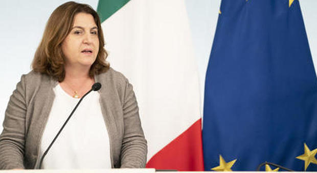 La ministra Catalfo denuncia: «Duemila aziende fittizie create per dare la Cig ad assunti retroattivi»