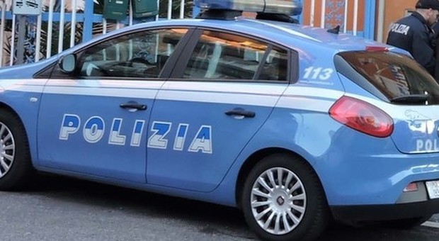 Roma, titolare di un negozio di moto spacciava cocaina in strada: arrestato