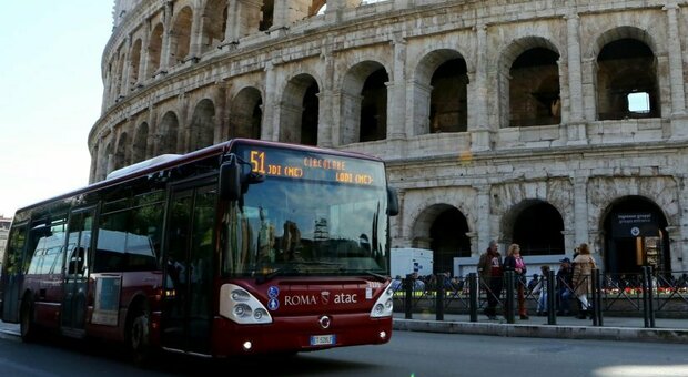 Roma. Atac, gli autisti fantasma a casa senza motivo: otto licenziati, altri 10 sospesi