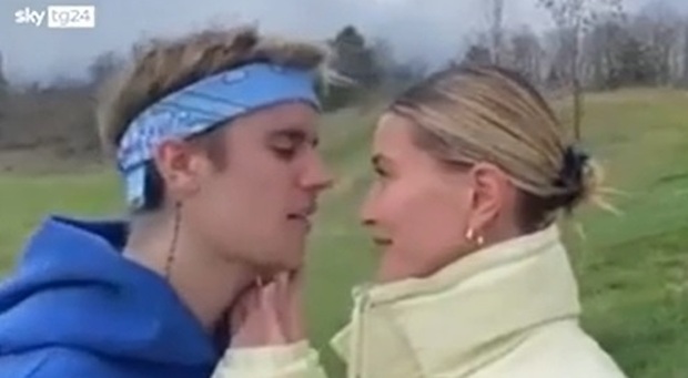 Justin Bieber e Hailey Baldwin: il video con tutte le tappe della loro storia d’amore