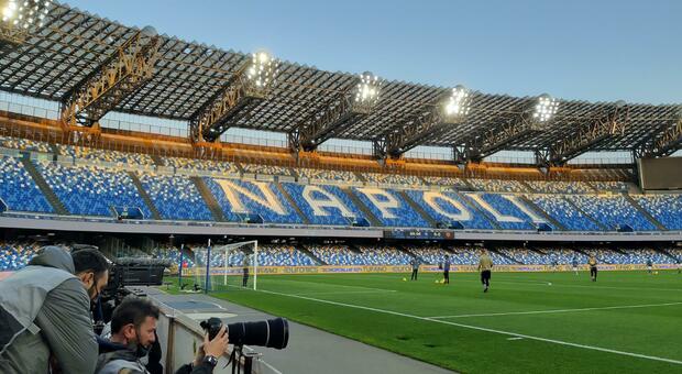 Scritta “Napoli” allo stadio, al Comune è lite sui costi: «Soldi gettati al vento»