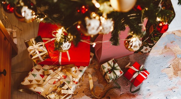 Ladri entrano in casa la notte di Natale e rubano i regali sotto l’albero. Feste da incubo per una famiglia di Roma