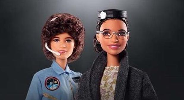 Le due nuove Barbie della Mattel rendono omaggio a Rose Parks e Sally Ride