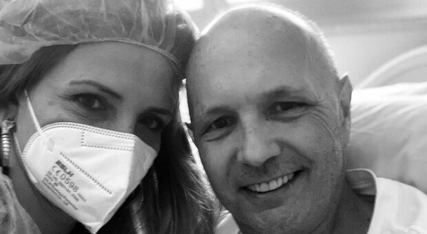 Mihajlovic sorride dall'ospedale, il post commovente della moglie: «Sei un leone dal cuore tenero»