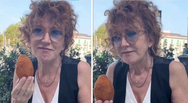 Fiorella Mannoia in Sicilia: «Sto mangiando l’ultimo arancino». I fan la correggono: Ti hanno detto male, non si dice così