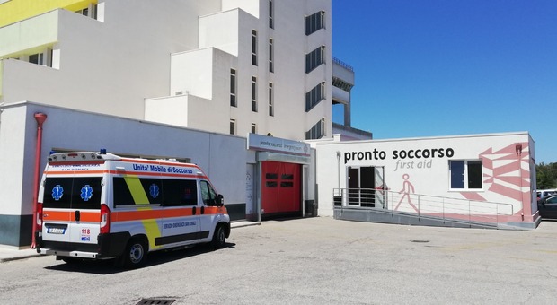 Francavilla, ginecologia chiuso da mesi. Parto d'emergenza al pronto soccorso