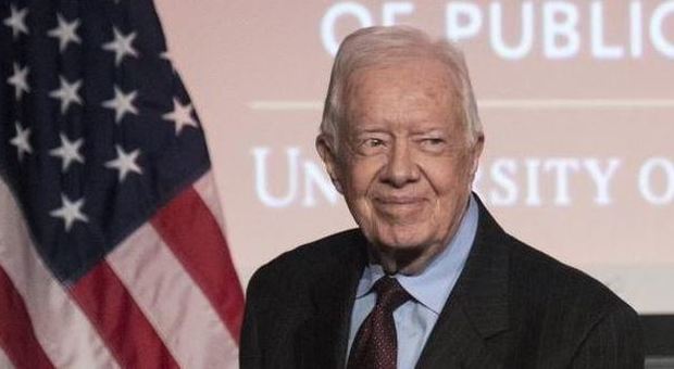 Stati Uniti, l'ex presidente Jimmy Carter: «Sono guarito dal cancro al cervello»