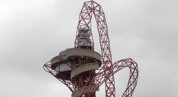 La torre olimpionica diventa lo scivolo più lungo del mondo