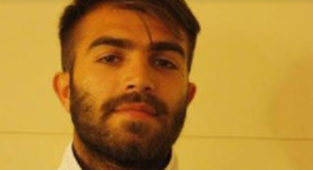 Napoli, calciatore muore durante la partita per ricordare il fratello defunto: Giuseppe Perrino aveva 29 anni